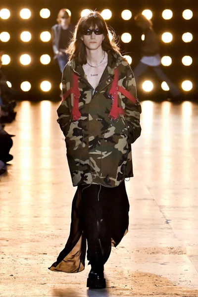 Look 28